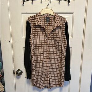 Lysse Checkered Blouse with Black Sleeves